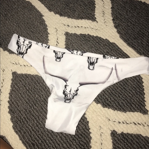 SWIMSUIT TOP AND BOTTOM BRAND NEW - Picture 2 of 3